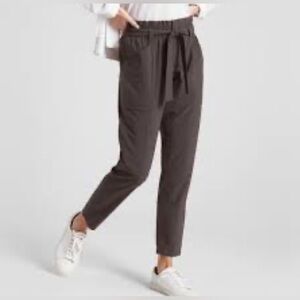 Athleta - Women’s Belted Paper Bag Skyline Pant - Size 6‎ - Gray